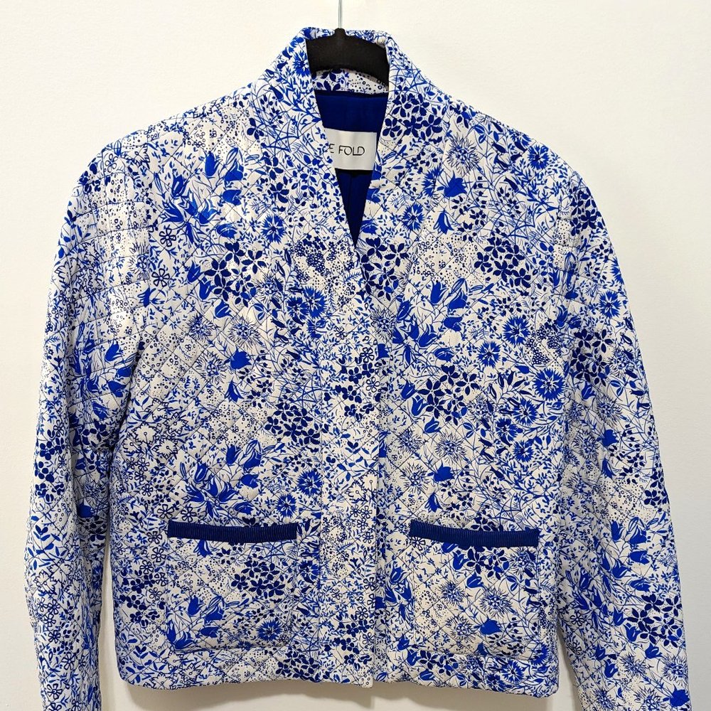 Beautiful 100% silk blue & white floral jacket, The Fold